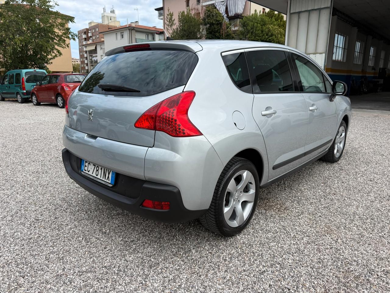 Peugeot 3008 1.6 HDi 110CV cambio robotizzato Tecno
