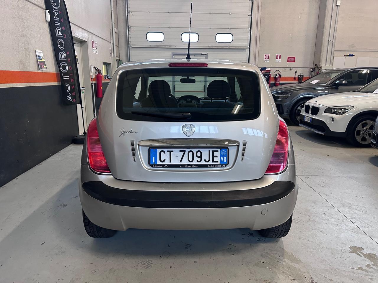 Lancia Ypsilon 1.2 16V Argento