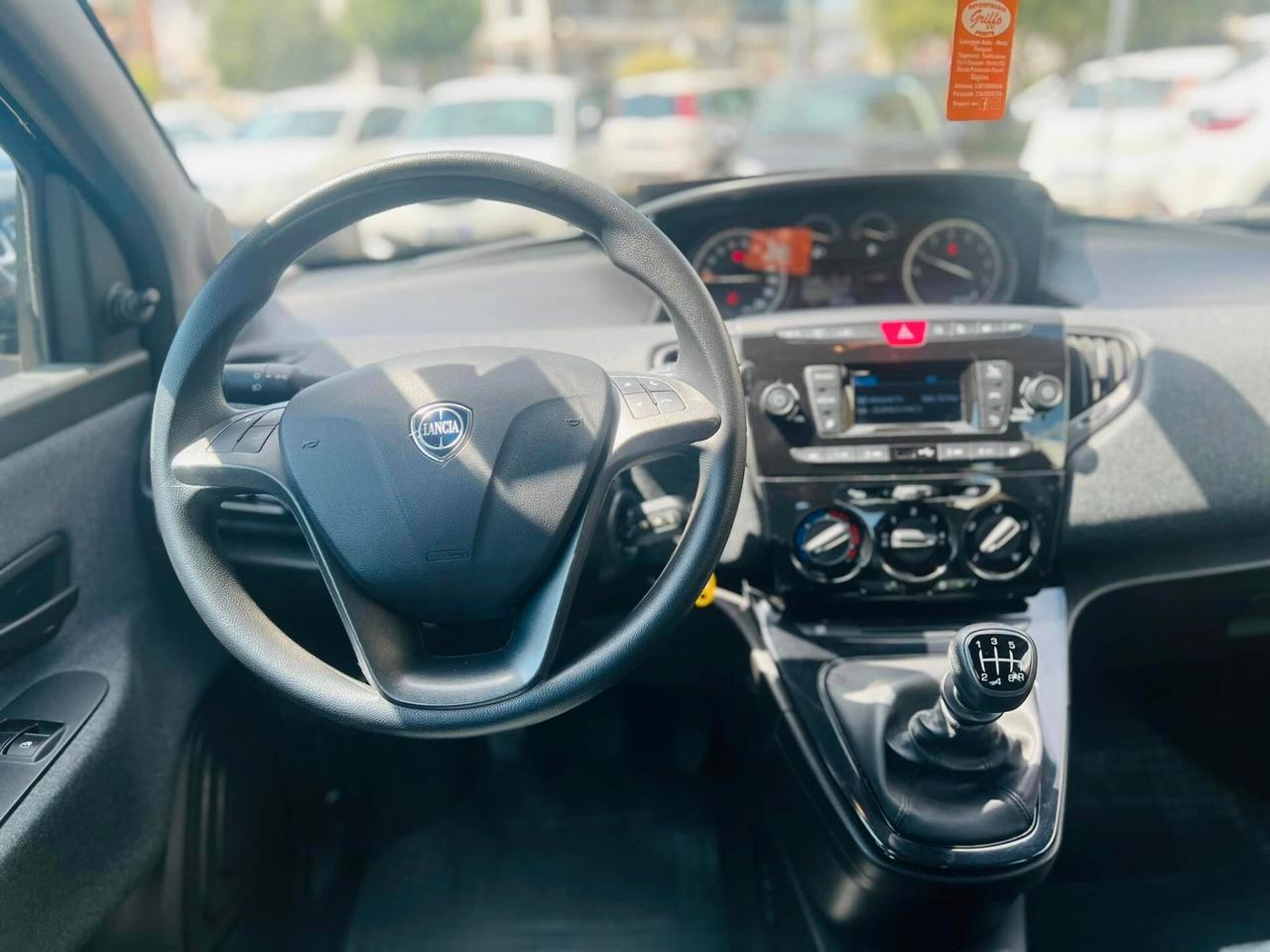 Lancia Ypsilon 1.0 FireFly 5 porte S&S Hybrid Ecochic Silver