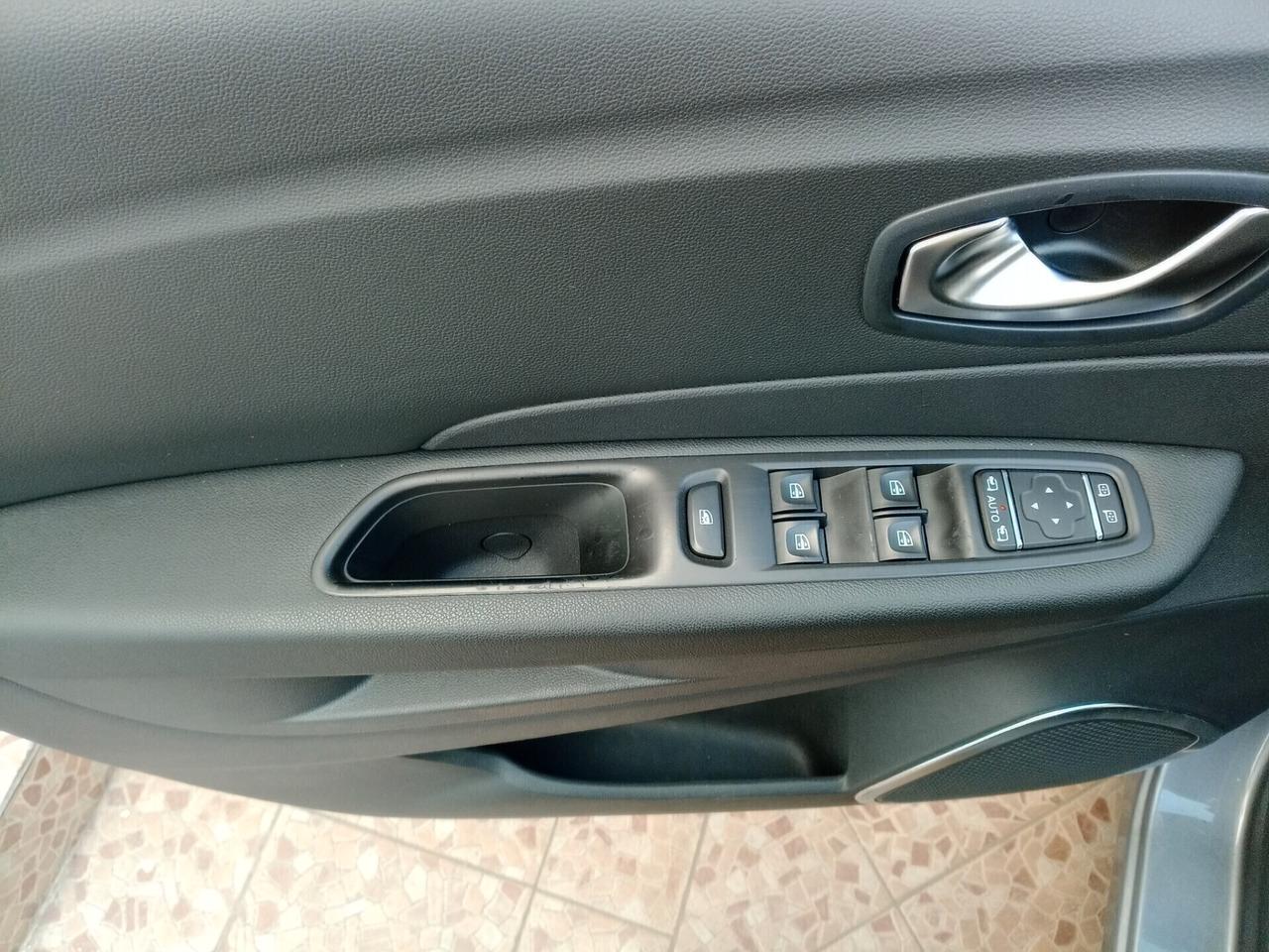Renault Captur dCi 8V 110 CV Start&Stop Energy Initiale Paris