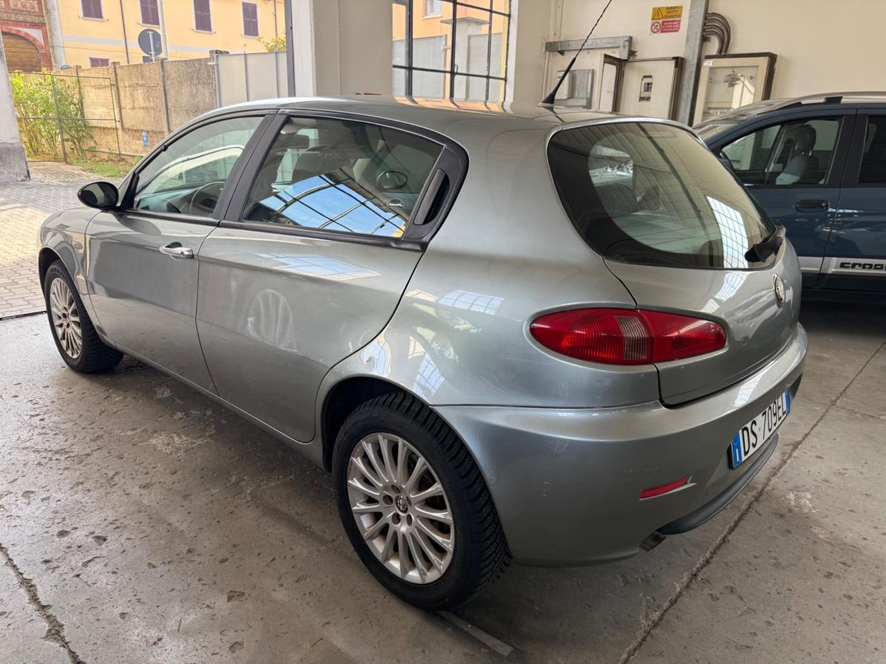 Alfa Romeo 147 1.6 16V TS (105) 5 porte Distinctive