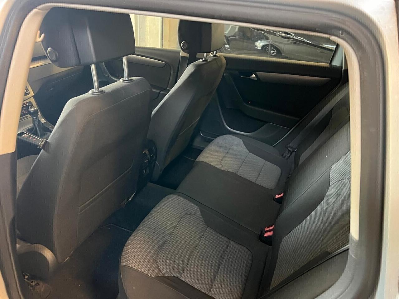 Volkswagen Passat 2.0 TDI Comfortline BlueM. Tech.-2011