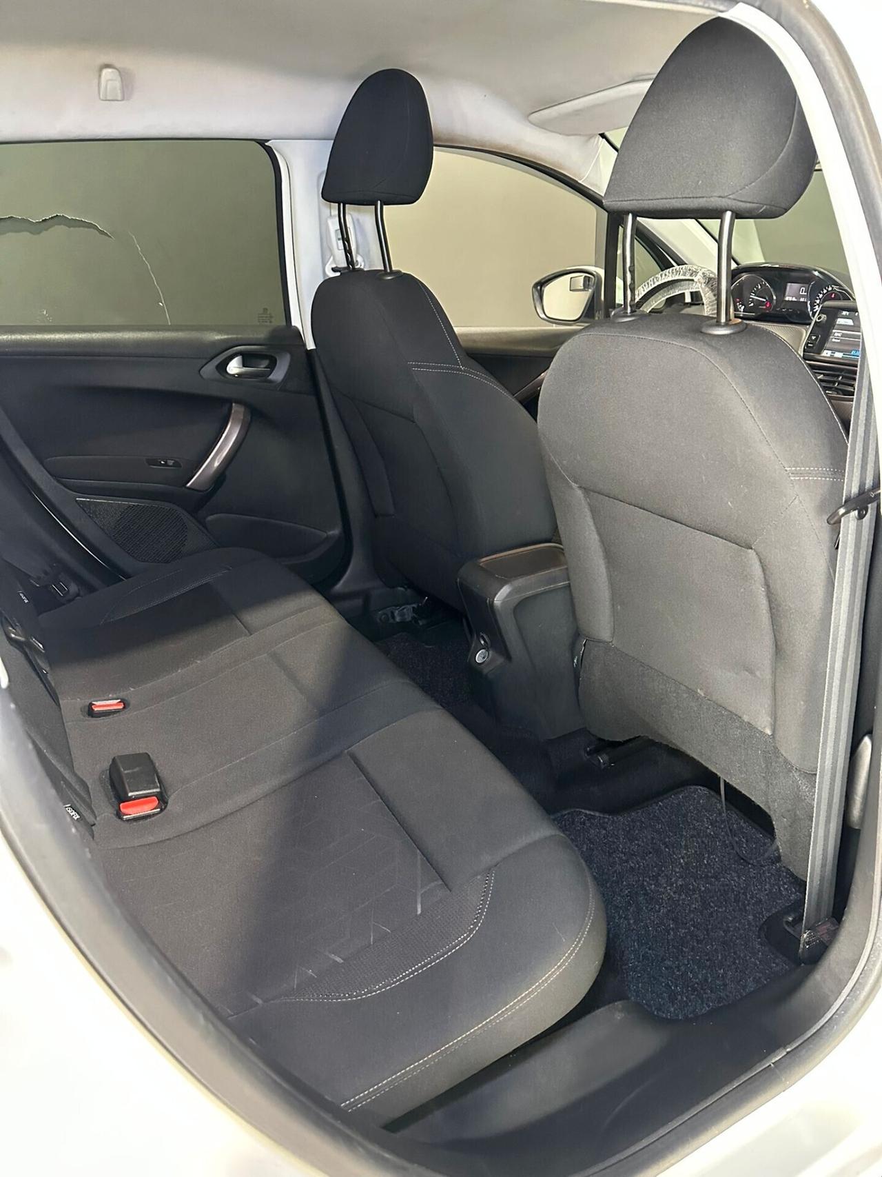 Peugeot 2008 1.6 HDi 92 CV Urban Cross