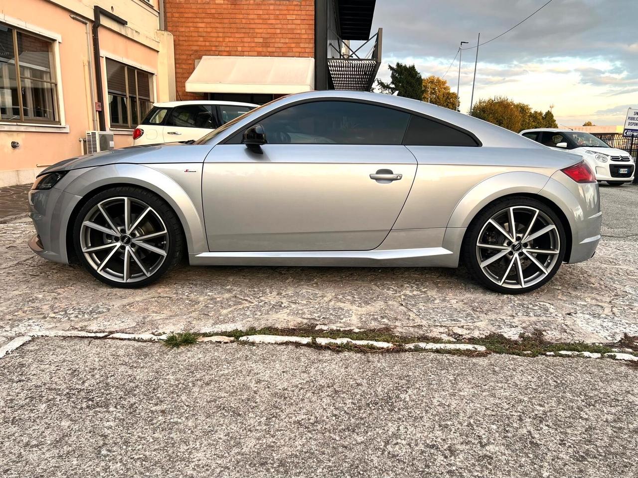 Audi TT Coupé 2.0 TFSI S tronic Sline AKRAPOVIC