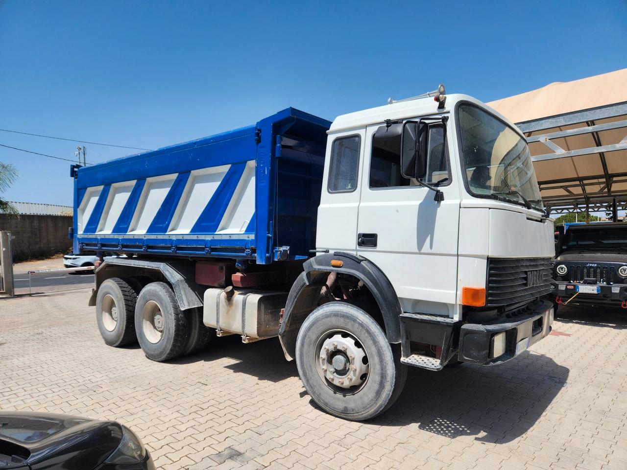 Iveco LKW/TRUCKS 330.30 RIBALTABILE TRILAT