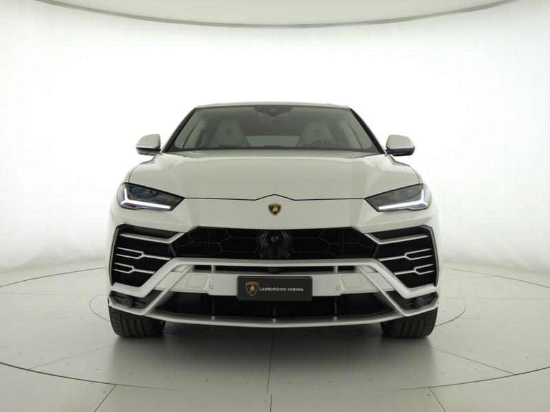 Lamborghini Urus 4.0 v8 auto