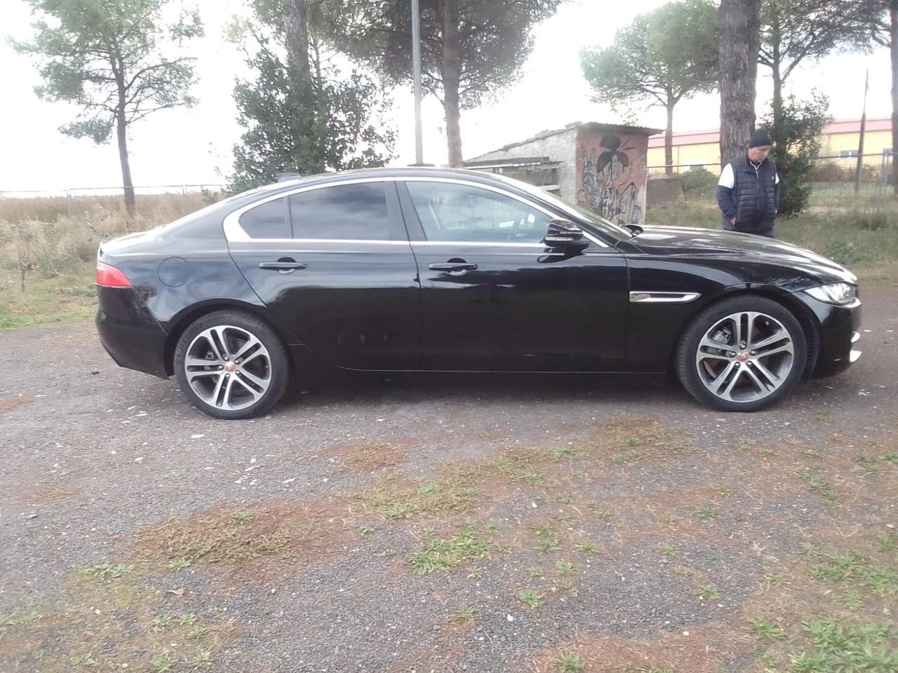 Jaguar XE 2.0 D 180 CV Pure
