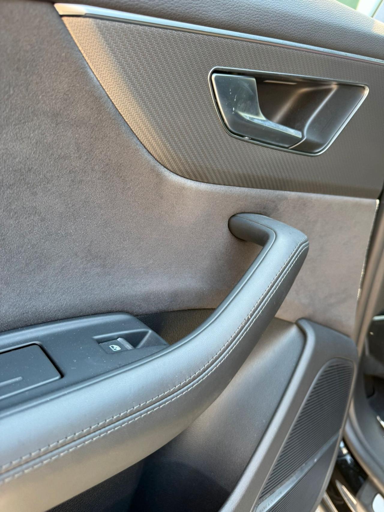 Audi Q8 RS TFSI V8 quattro tiptronic