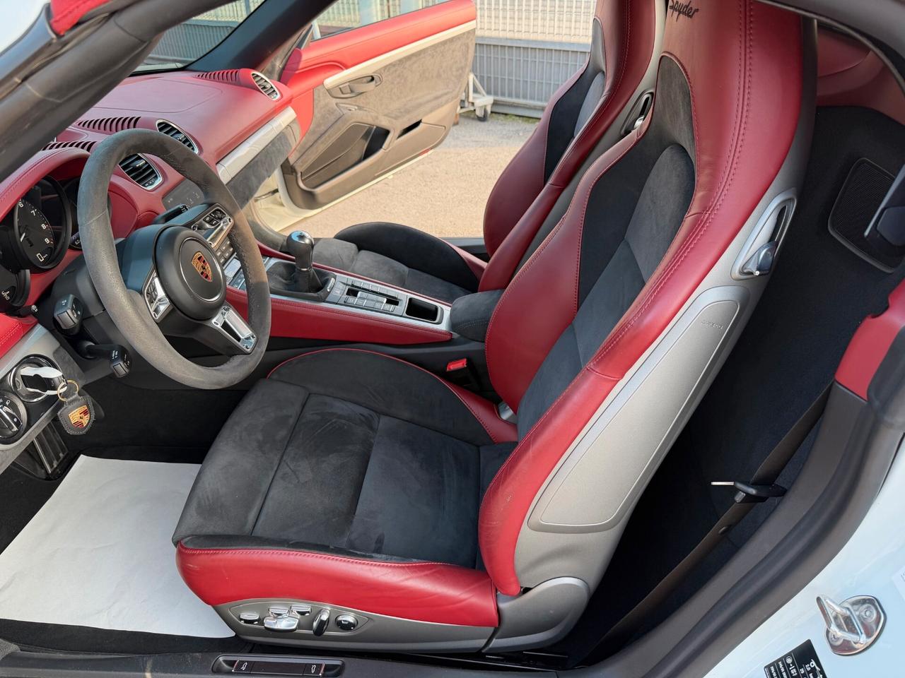 Porsche 718 Spyder 4.0/carboceramici/scarico/capote rossa/km doc.