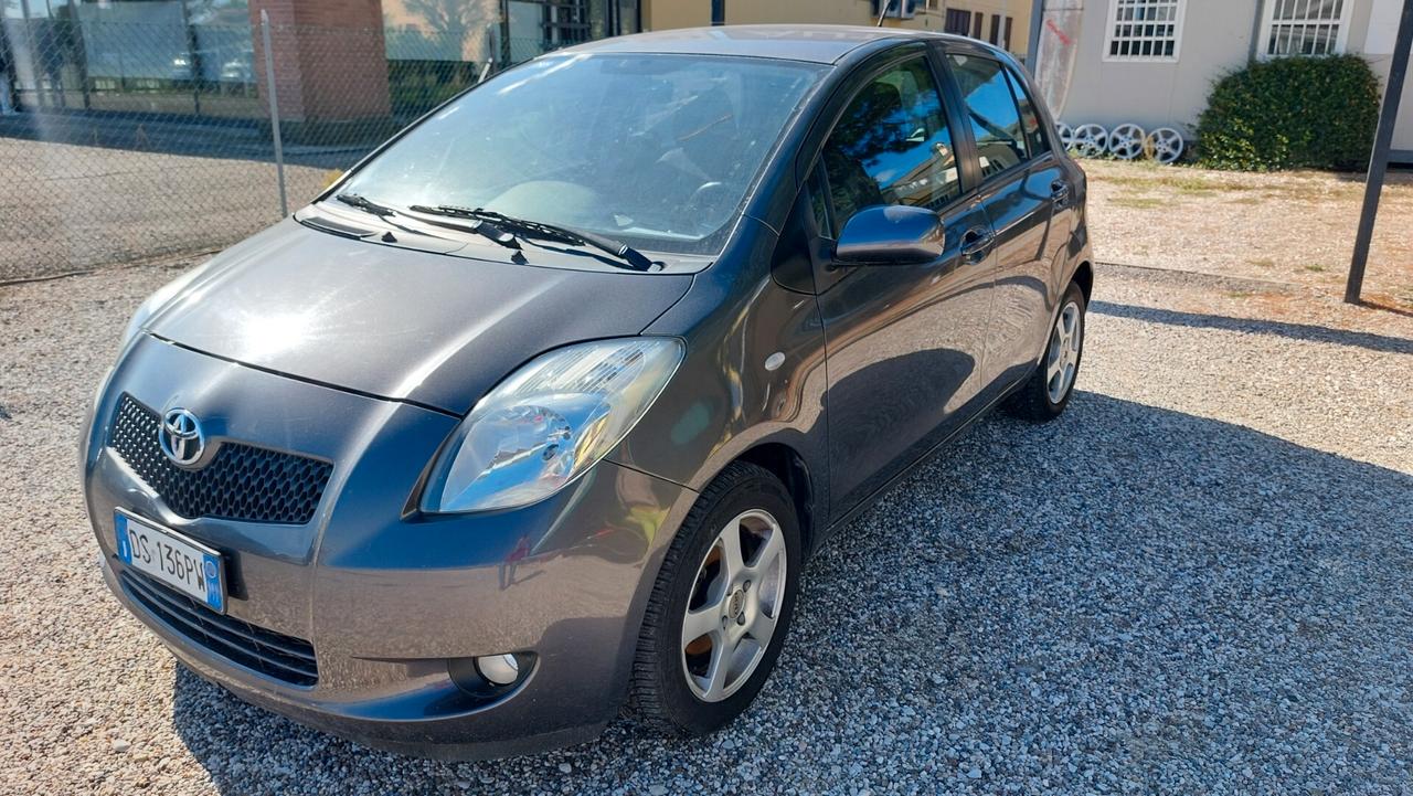 Toyota Yaris 1.3 5 porte Sol