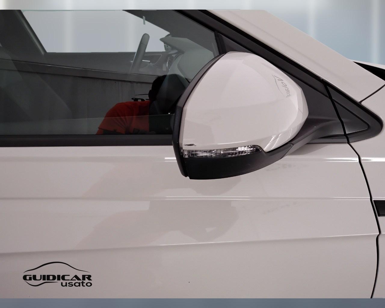 VOLKSWAGEN Polo VI 2022 - Polo 1.0 tsi R-Line 95cv