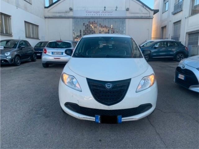Lancia Ypsilon 1.3 MJT 95 CV 5 porte NEOPATENTATI