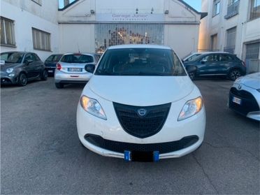 Lancia Ypsilon 1.3 MJT 95 CV 5 porte NEOPATENTATI