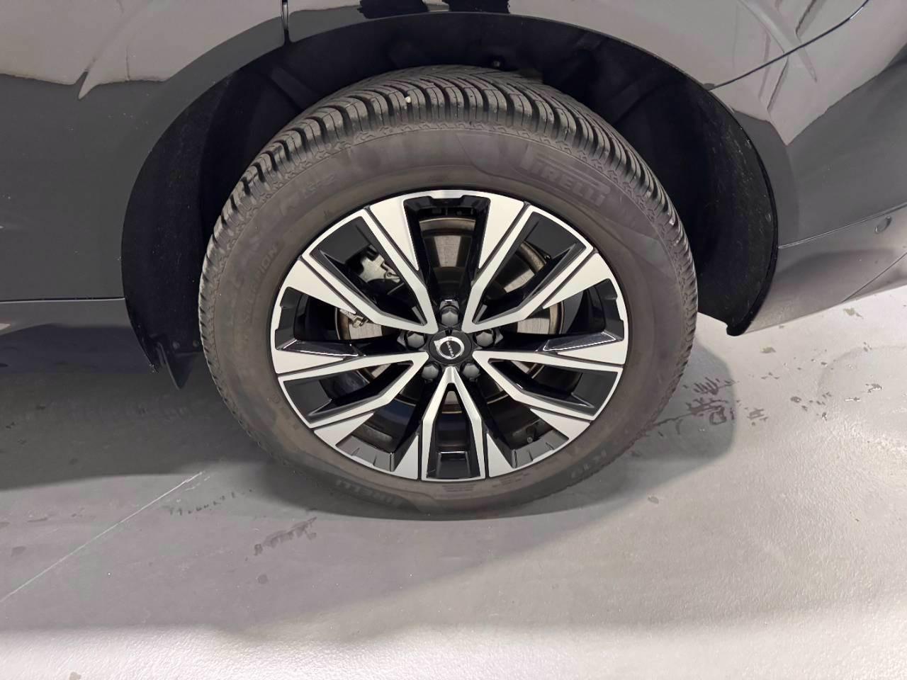 VOLVO XC60 B4 PLUS DARK AUTO