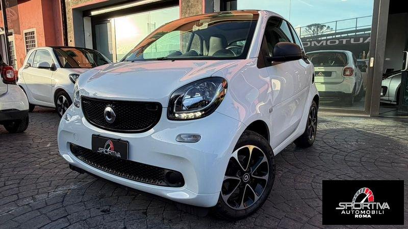 smart fortwo FARI LED TETTO PANORAMICO NAVI RATA MENSILE 202,00 fortwo 70 1.0 Passion