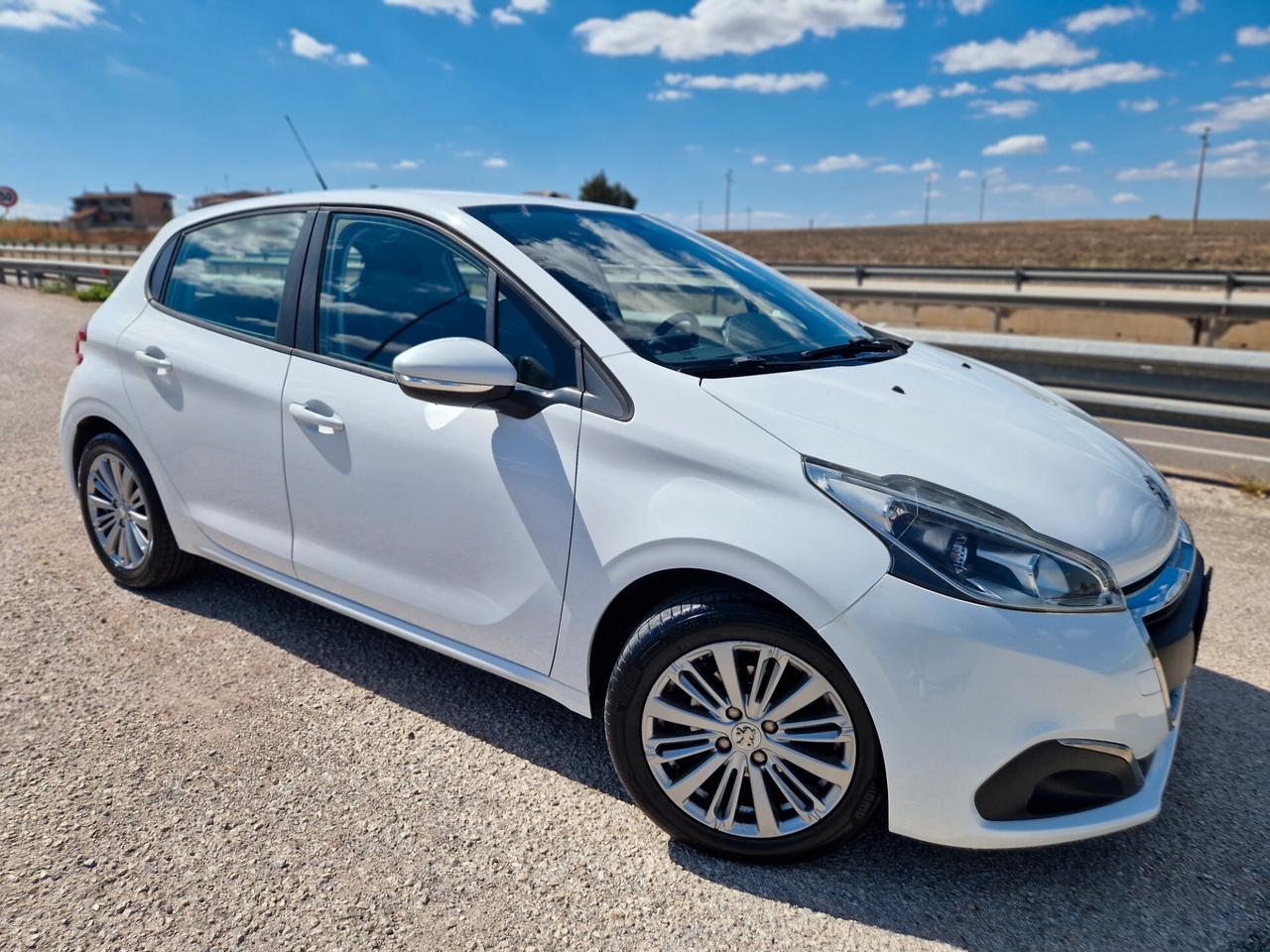 Peugeot 208 PureTech 82 5 porte Allure