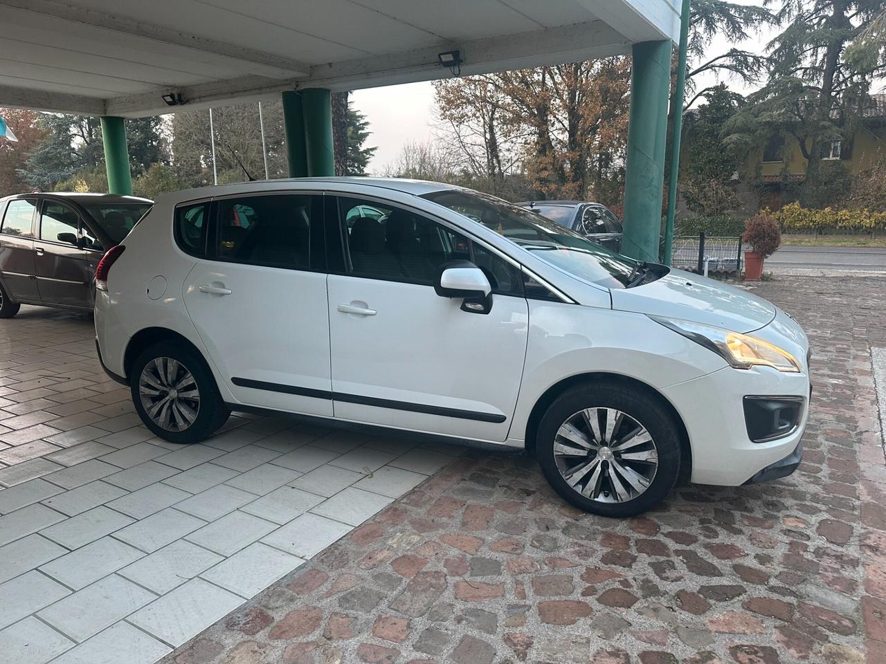 Peugeot 3008 1.6 HDi 115CV AUT.