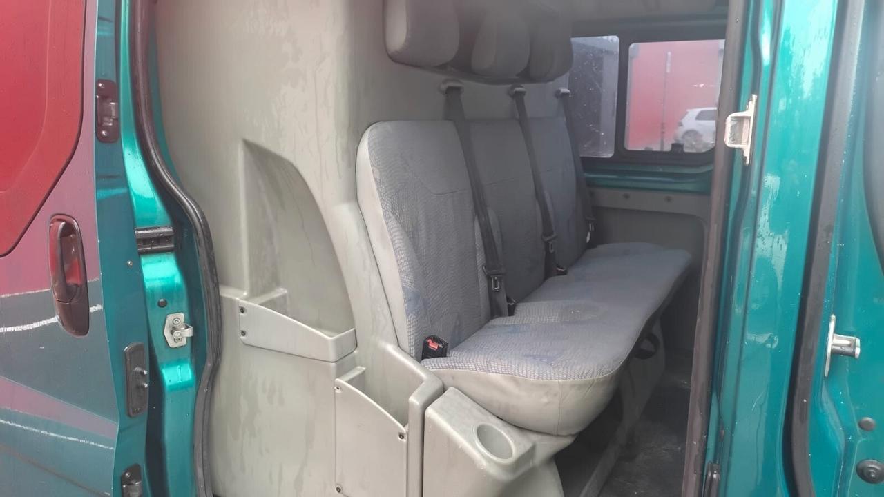 Renault Trafic 6 posti autocarro