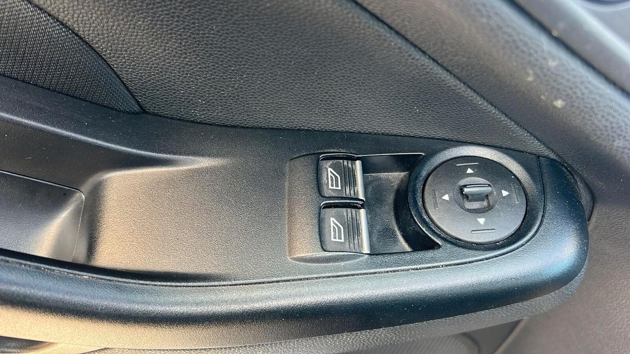 Ford Fiesta 1.5 TDCi 75CV 5 porte ST-Line NEOPATENTATI