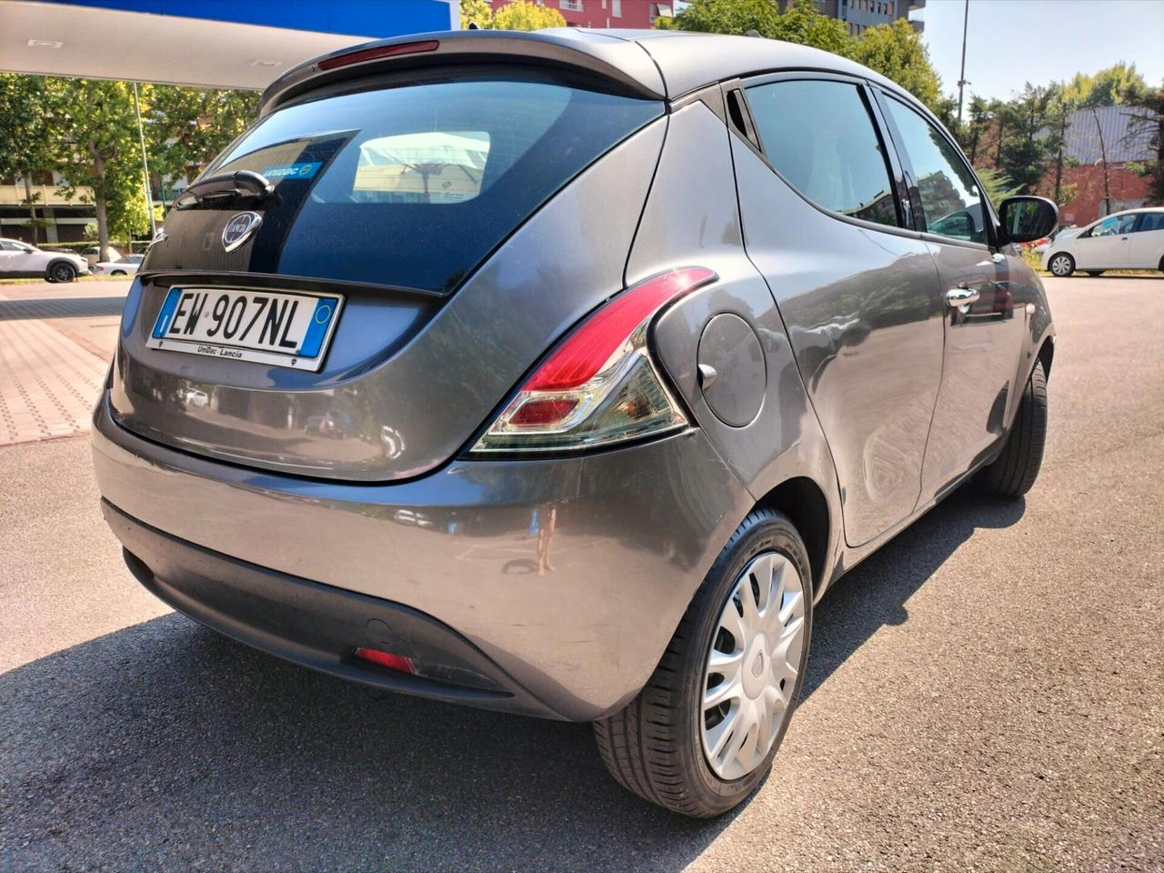 Lancia Ypsilon 1.2 69 CV 5 porte S&S Silver