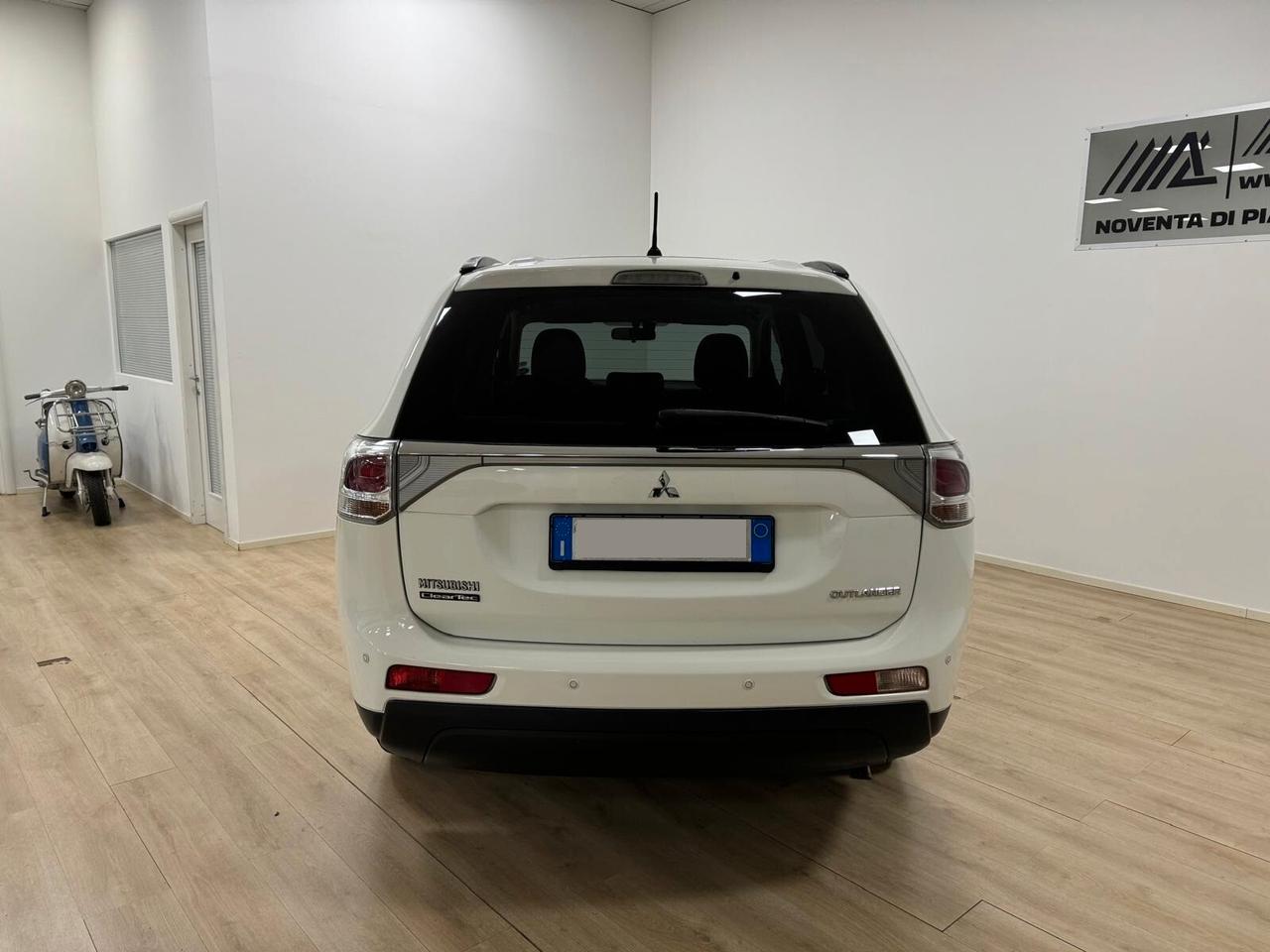 Mitsubishi Outlander 2.2 DI-D 4WD Intense