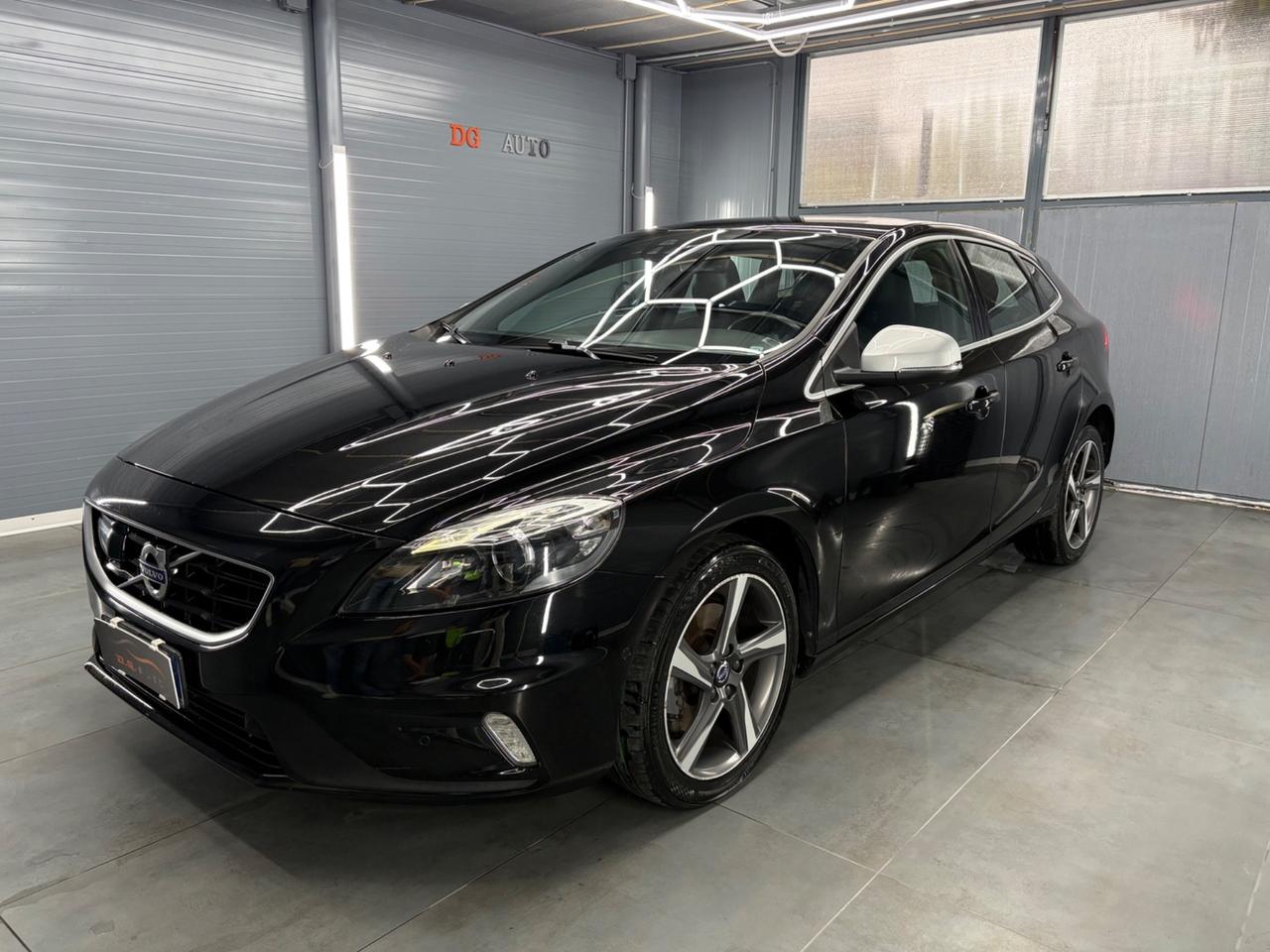 Volvo V40 D4 R-design Momentum