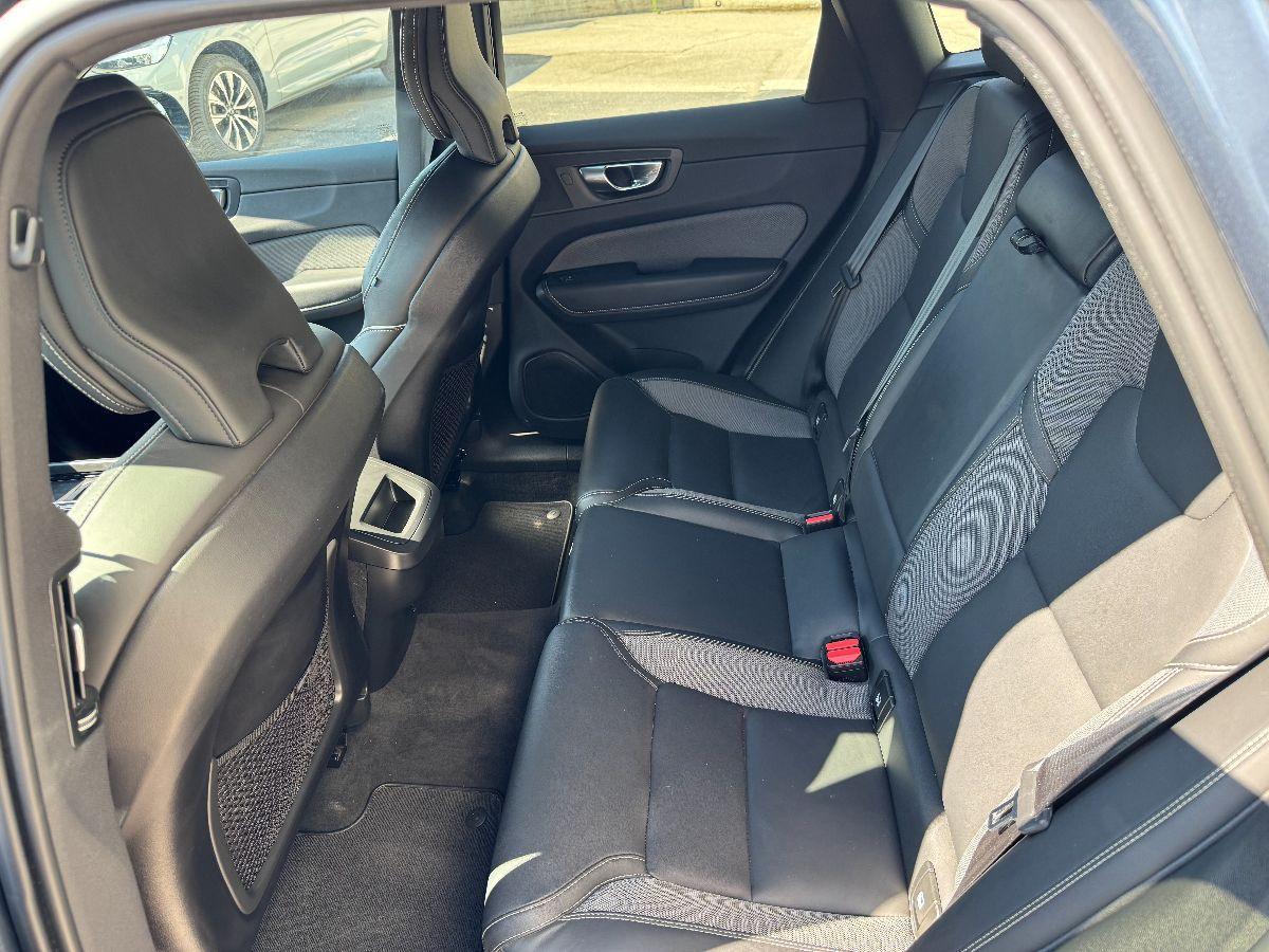 VOLVO - XC60 - D5 AWD Geartronic R-Design