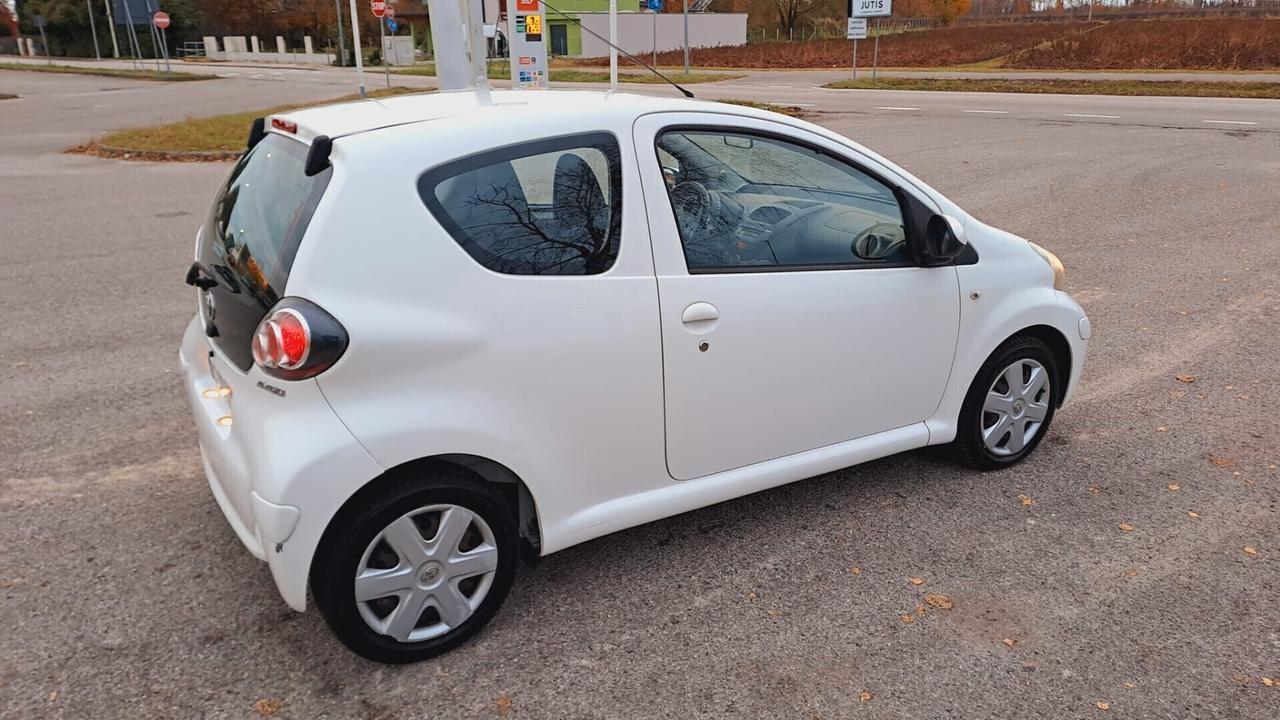 Toyota Aygo 1.4 diesel SOLO 120.000 KM UNICOPROPRIETARIO