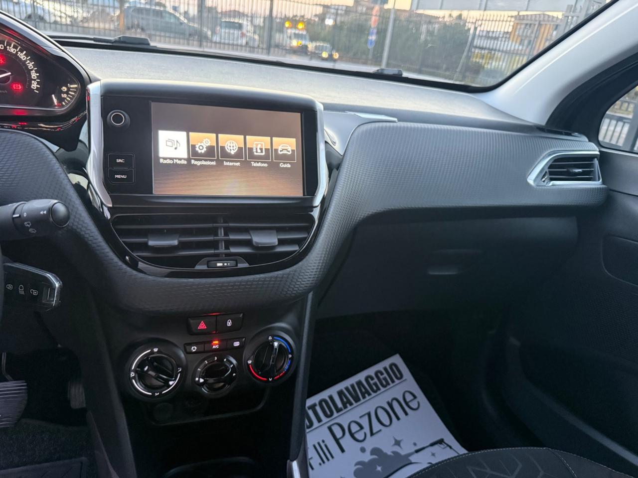 Peugeot 2008 BlueHDi 100 Black Matt
