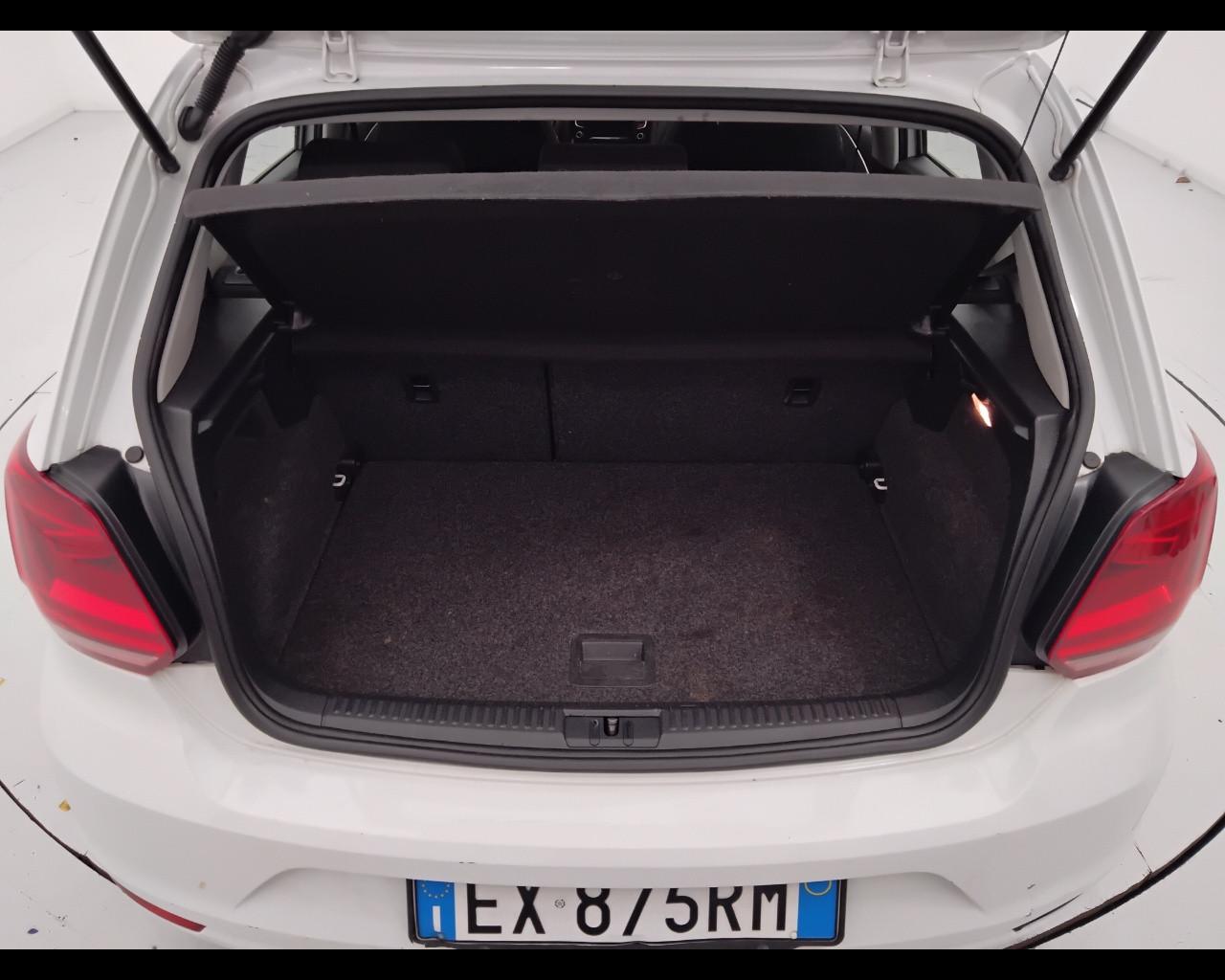 VOLKSWAGEN Polo V 2014 - Polo 5p 1.0 mpi Comfortline 75cv