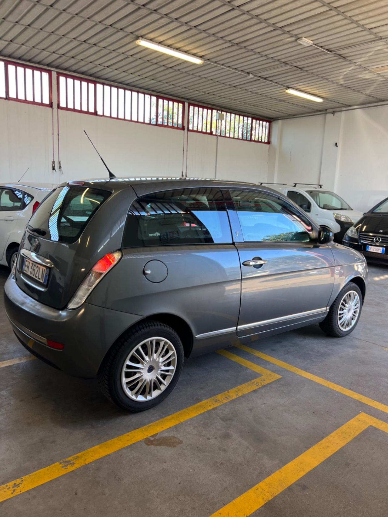 Lancia Ypsilon 1.3 MJT 75 CV Diva