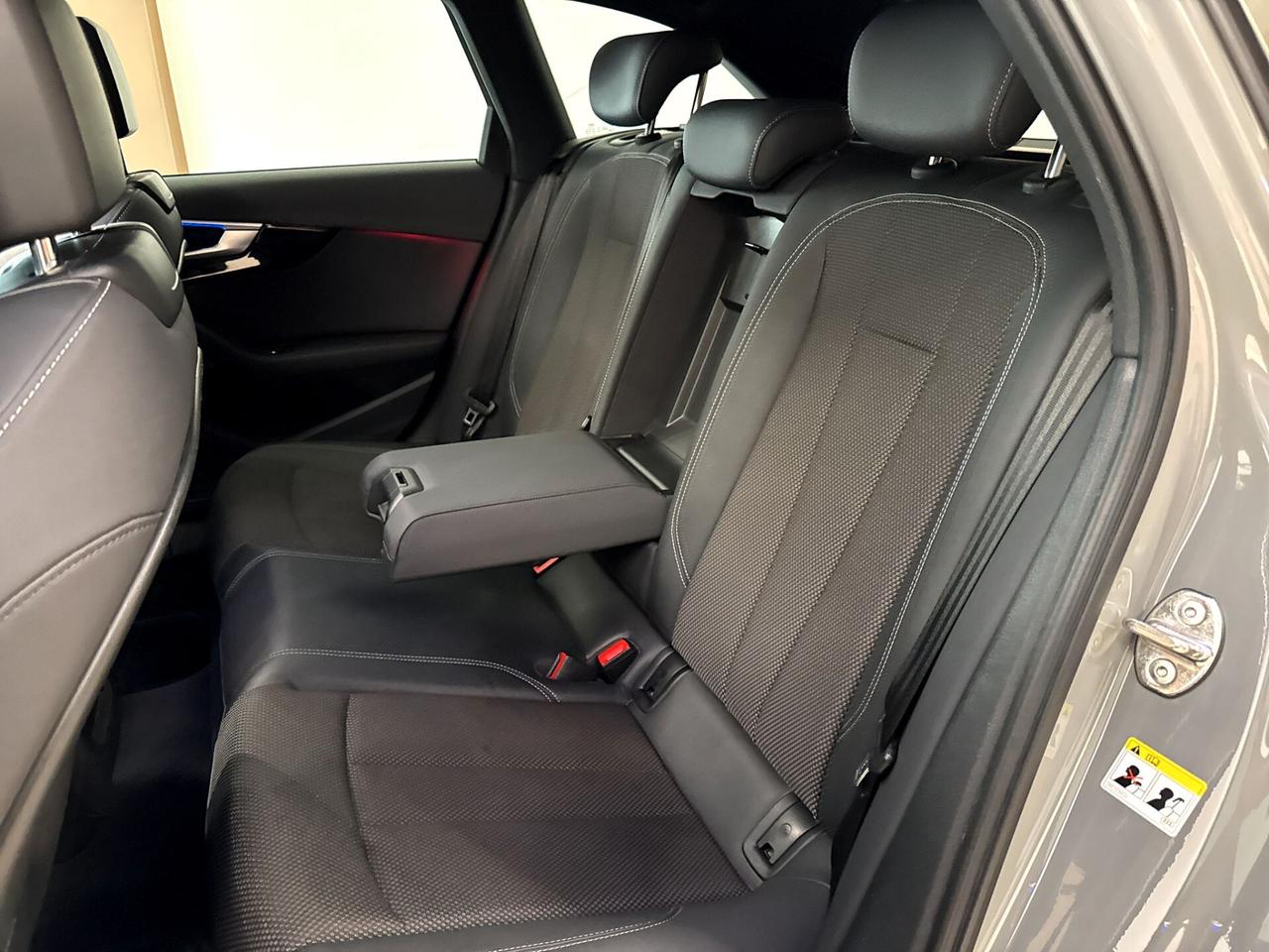 Audi A4 40 TDI quattro S tronic line edition