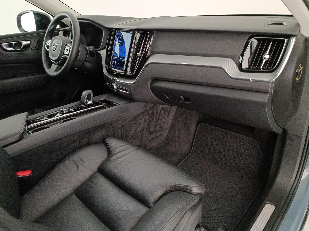 VOLVO XC60 2.0 b4 Plus Dark auto