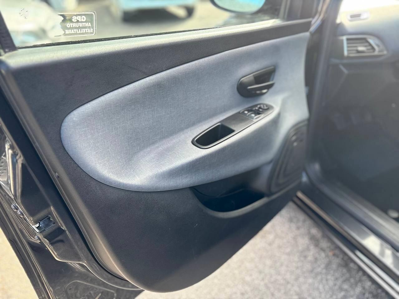 Lancia Ypsilon 1.0 FireFly 5 porte S&S Hybrid Gold