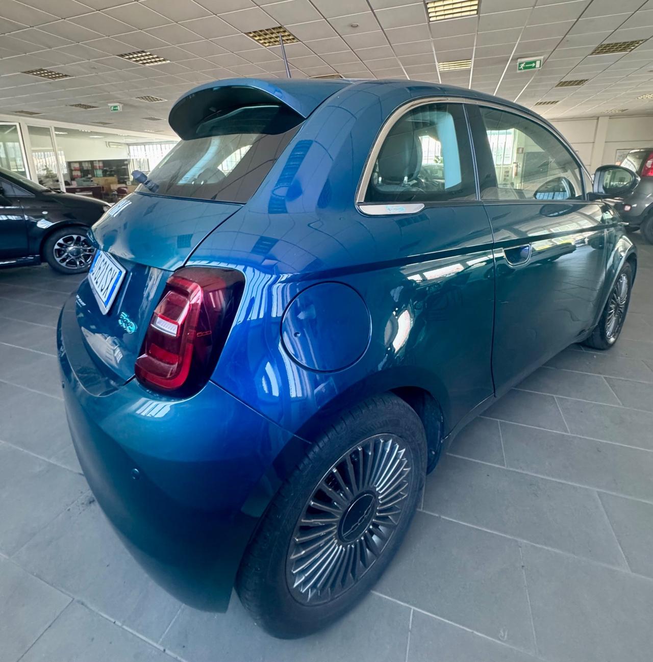 Fiat 500 500e Berlina 42 kWh La Prima