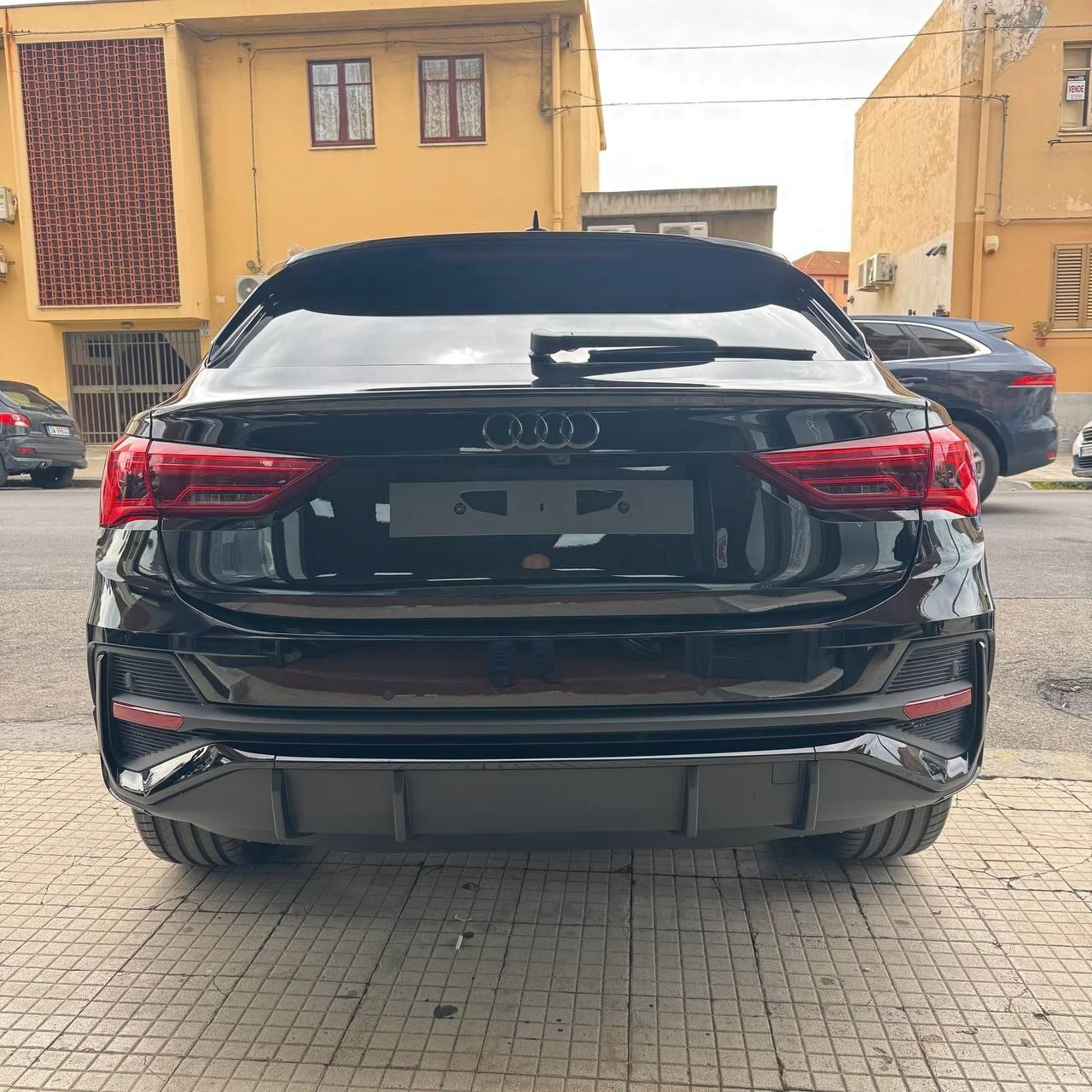 Audi Q3 SPB 35 TDI S tronic Identity Black + TETTO Pronta Consegna