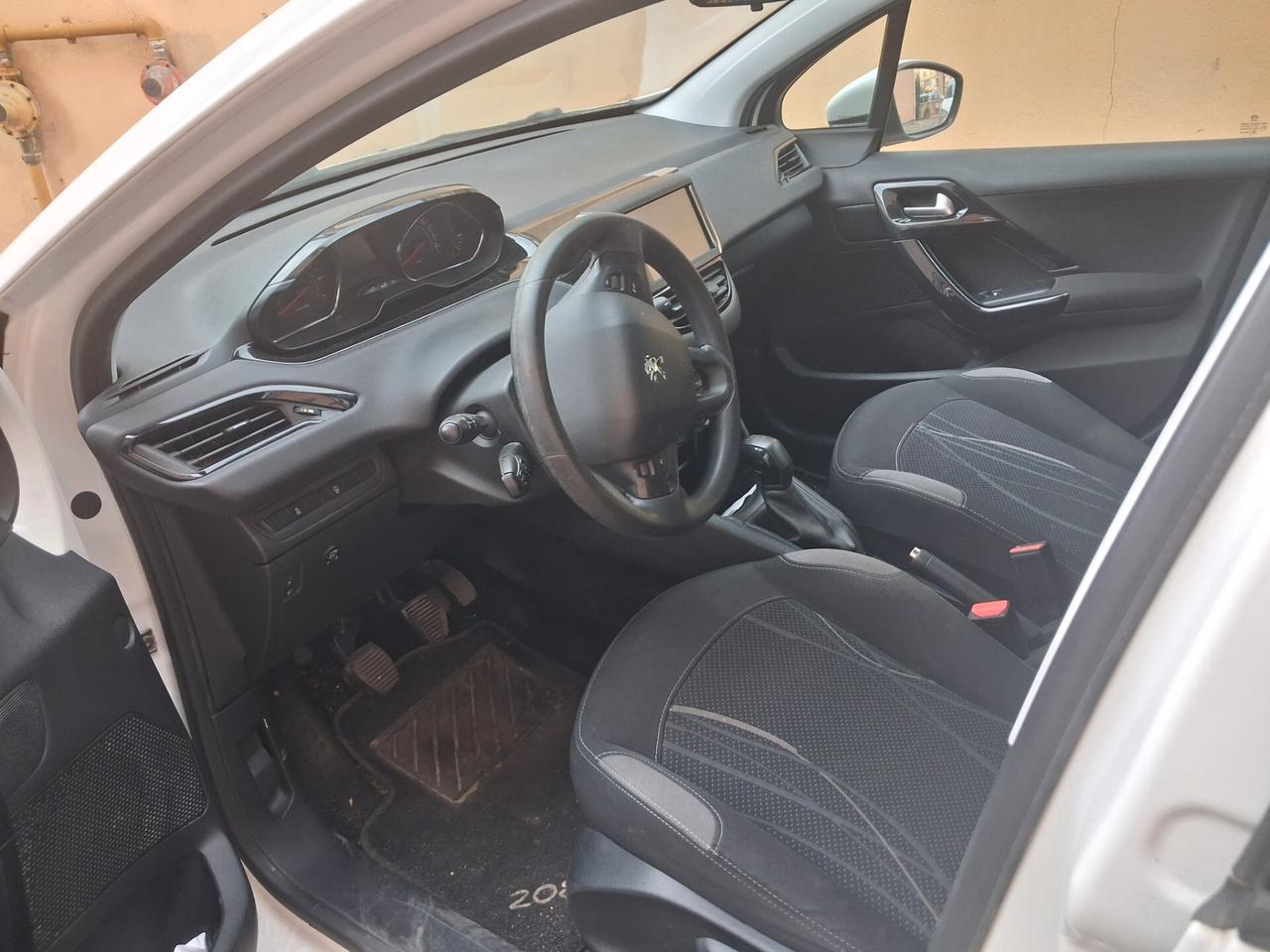 Peugeot 208 1.4 VTi 95 CV 2014 (motore da rivedere)