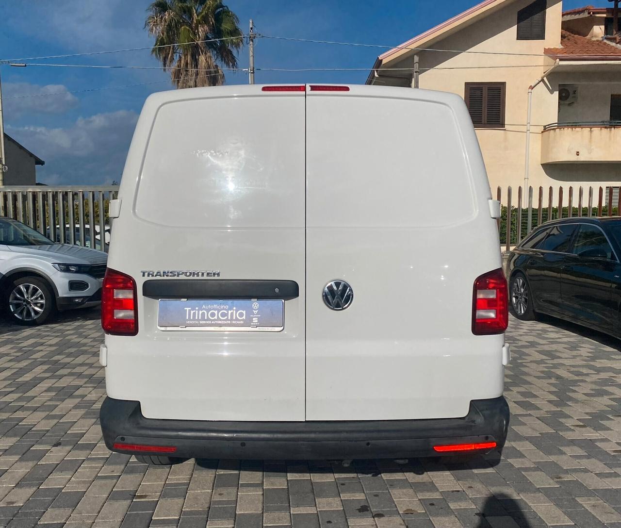 Volkswagen Transporter Business 2.0 TDI 102CV Autocarro