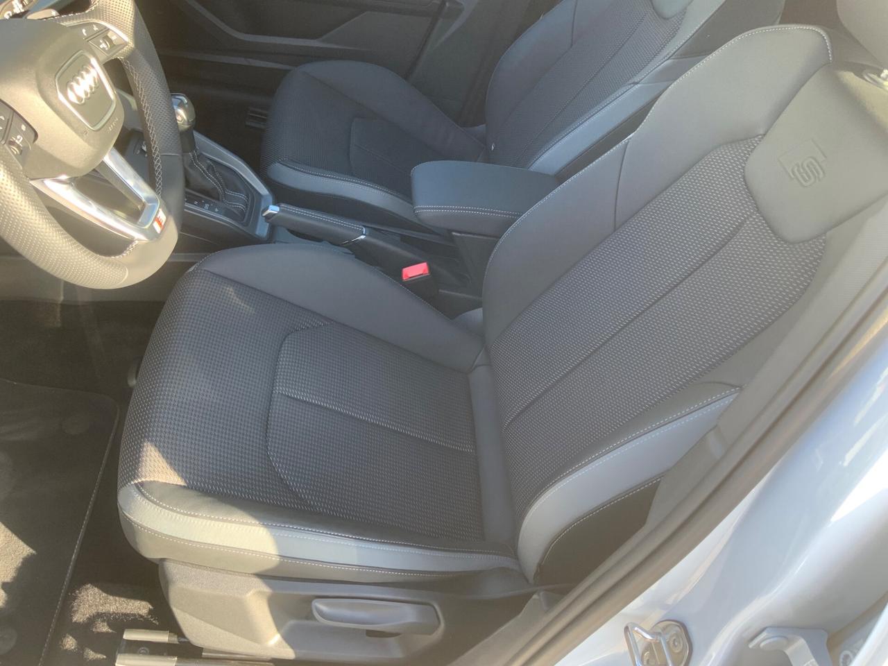 Audi A1 allstreet 30 TFSI S tronic Identity Contrast LINE