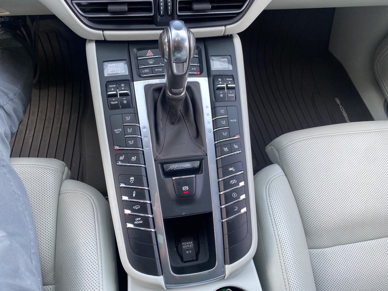 Porsche Macan 2.0 pdk GESSO TETTO 21” FULL