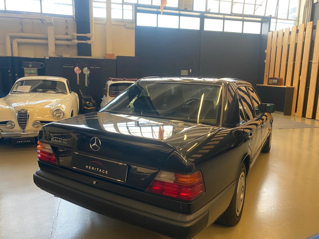 Mercedes-Benz 200 E ASI