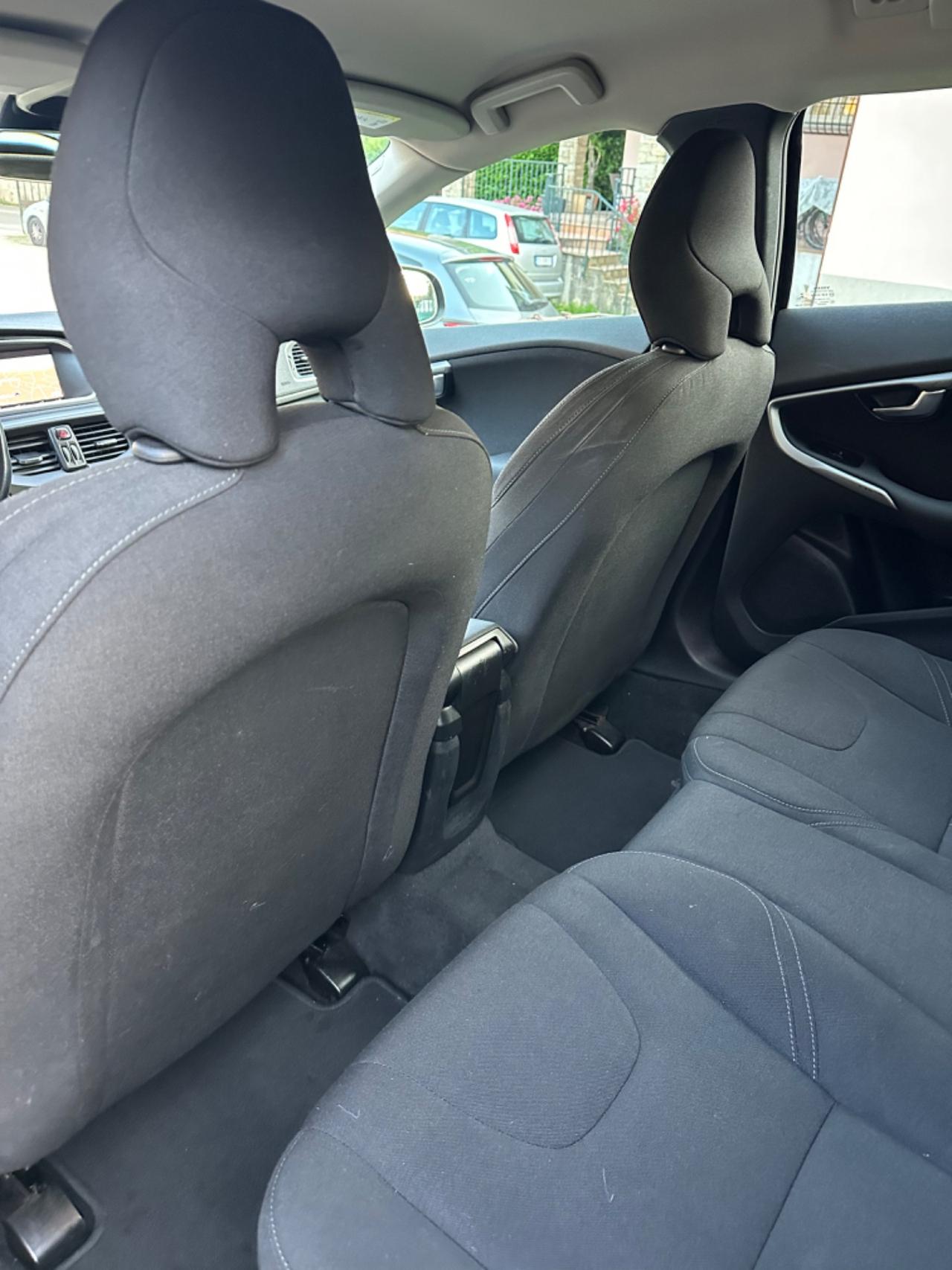 Volvo V40 D2 MOMENTUM KMCERT UNICOPR EU6B