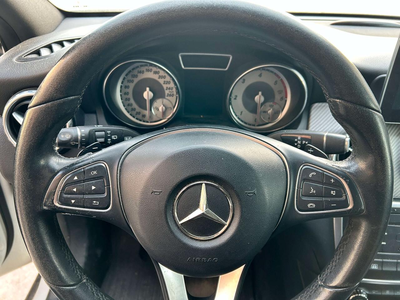 MERCEDES GLA 200 2.0 Diesel 136cv 4MATIC - 2016