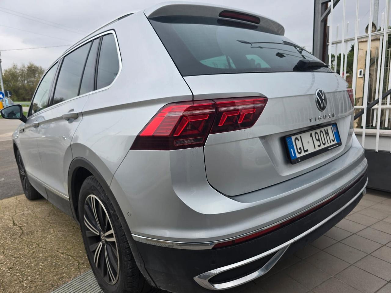 Volkswagen Tiguan 2.0 TDI 150 CV SCR DSG R-Line