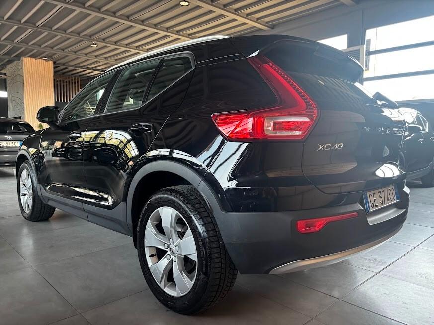 Volvo XC40 T2 Momentum Pro 129cv NEOPATENTATI