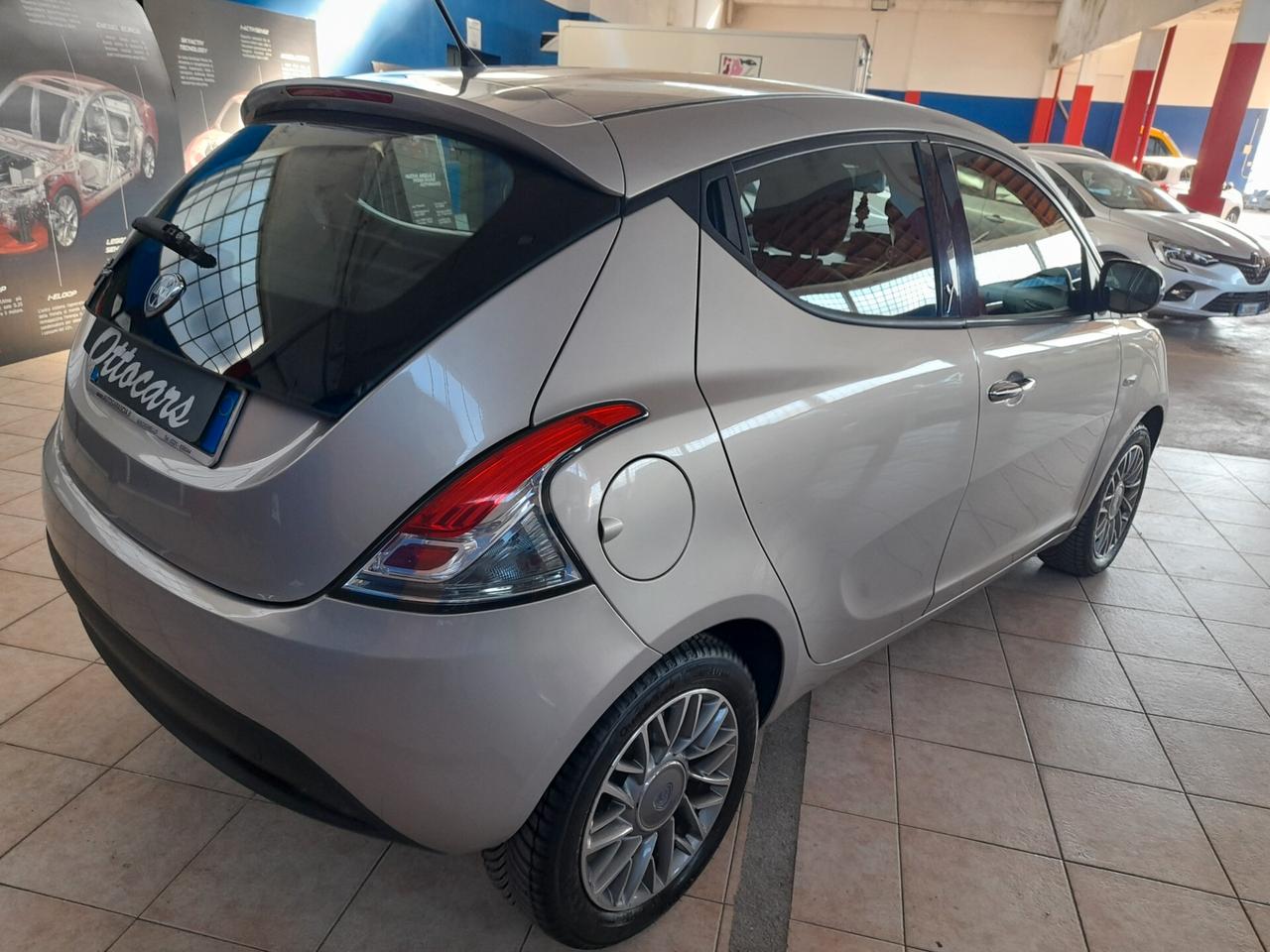 Lancia Ypsilon 1.2 69 CV 5 porte S&S Platinum