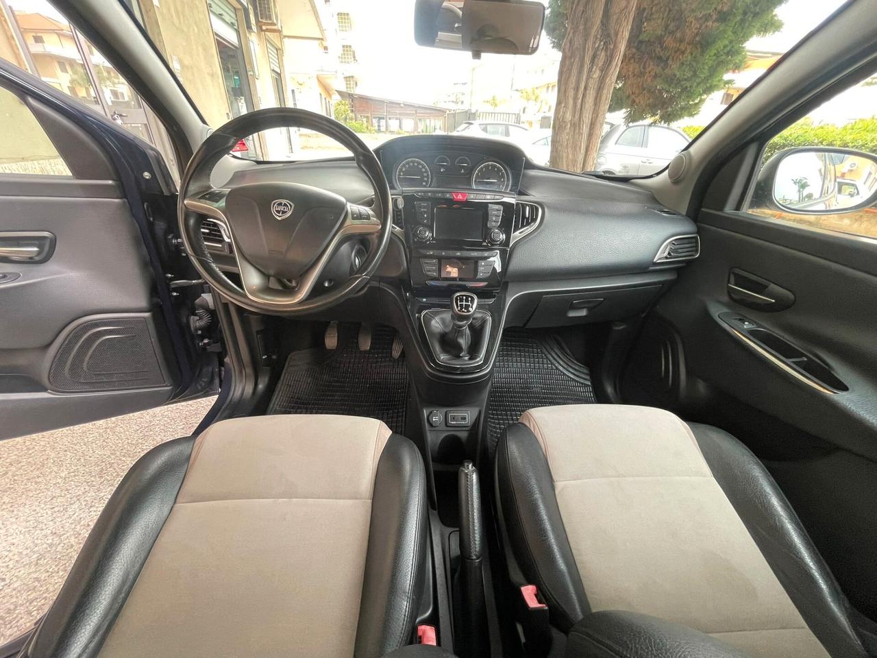 Lancia Ypsilon 1.2 69 CV 5 porte Platinum