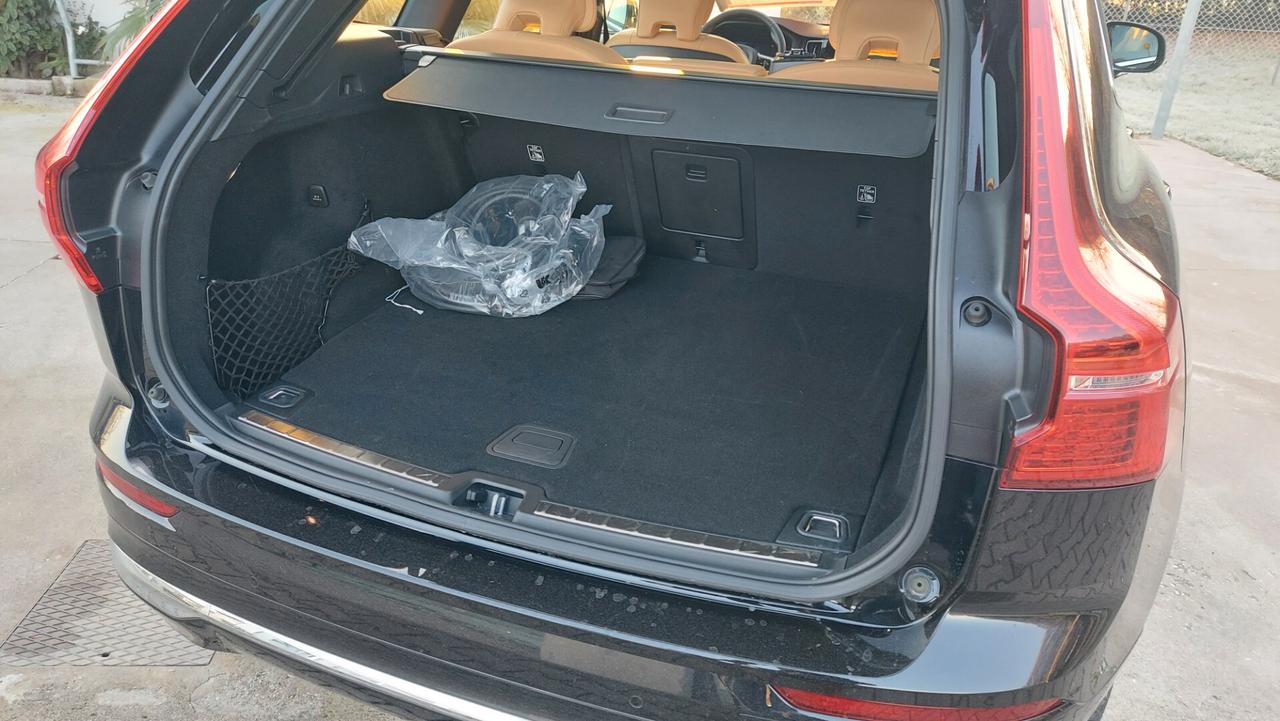 Volvo XC 60 XC60 T6 Recharge Plug-in Hybrid AWD automatico Ultimate Dark