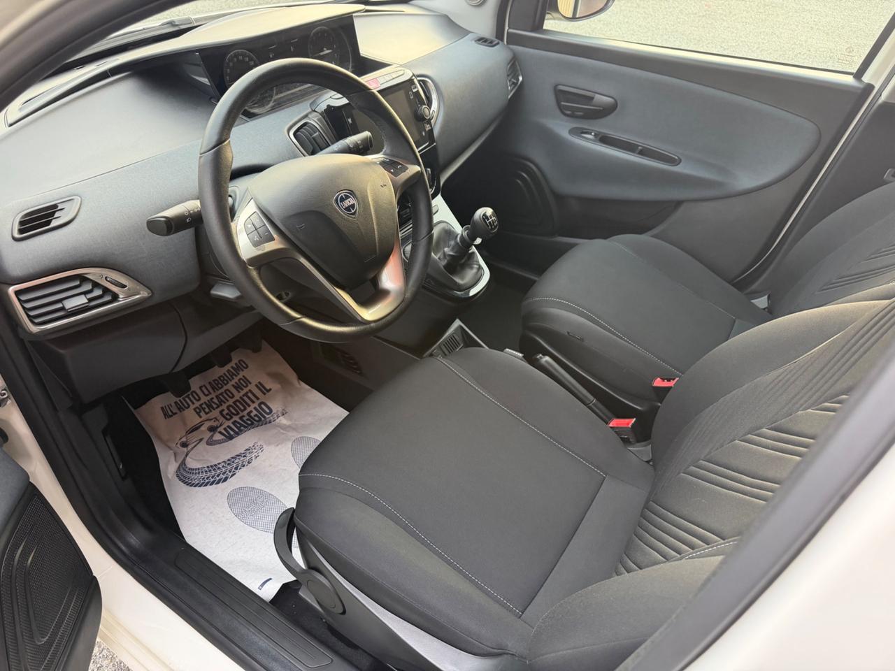 Lancia Ypsilon 1.0 5 porte Hybrid Gold