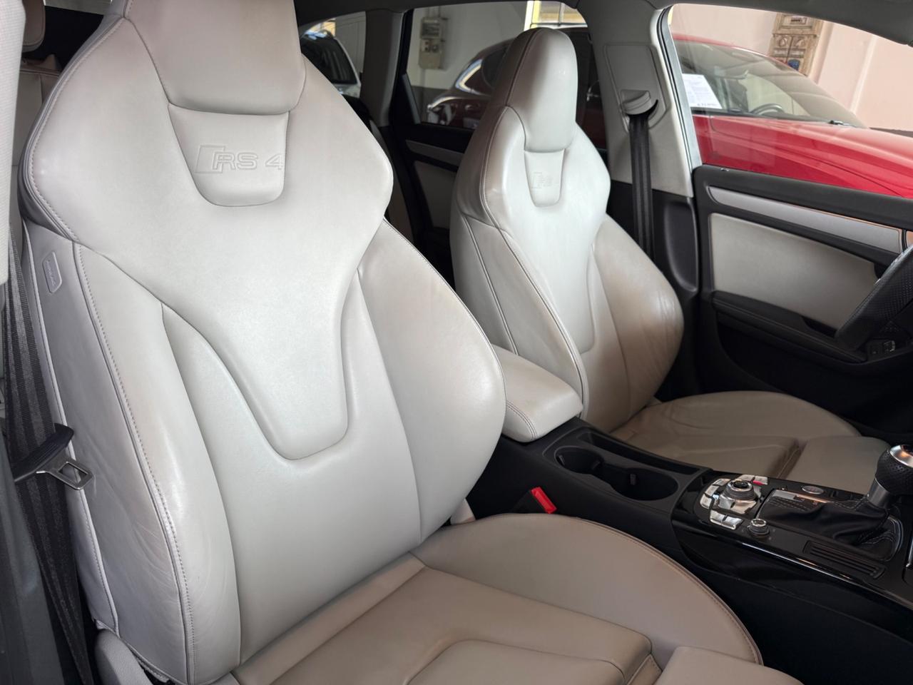 Audi A4 RS 4 Avant 4.2 V8 FSI quattro S tronic